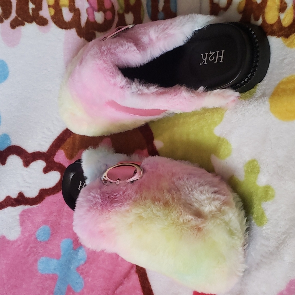 pastel rainbow furry slippers - Picture 6 of 8